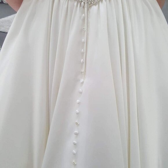 Aline Satin Ballgown Backless Wedding Dress, POCKETS Ivory Scoop Neck SAMPLE - Picture 8 of 11